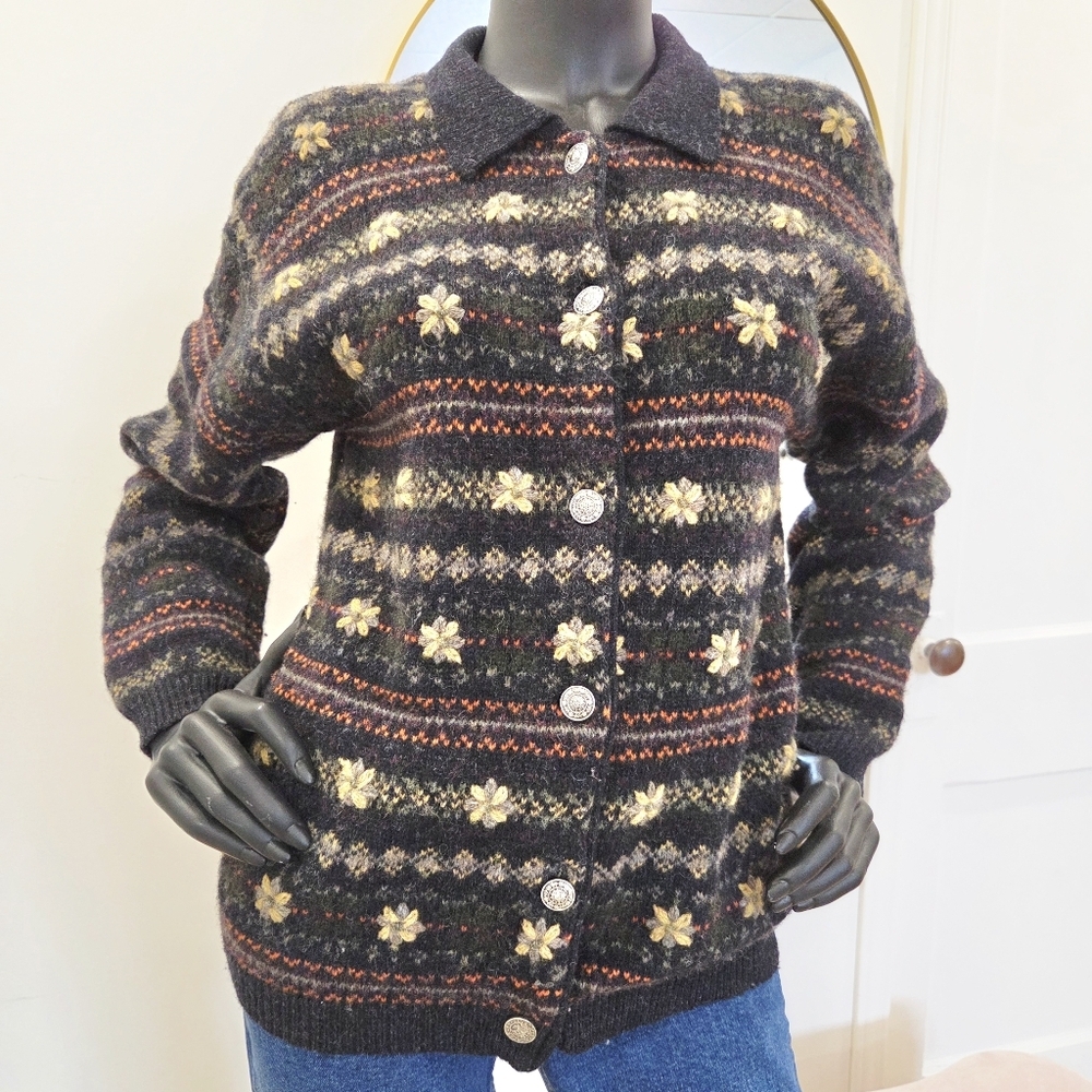 Vintage TWIK Shetland Wool Cardigan – Floral Stripe Pattern – Hong Kong size M - Picture 4 of 14